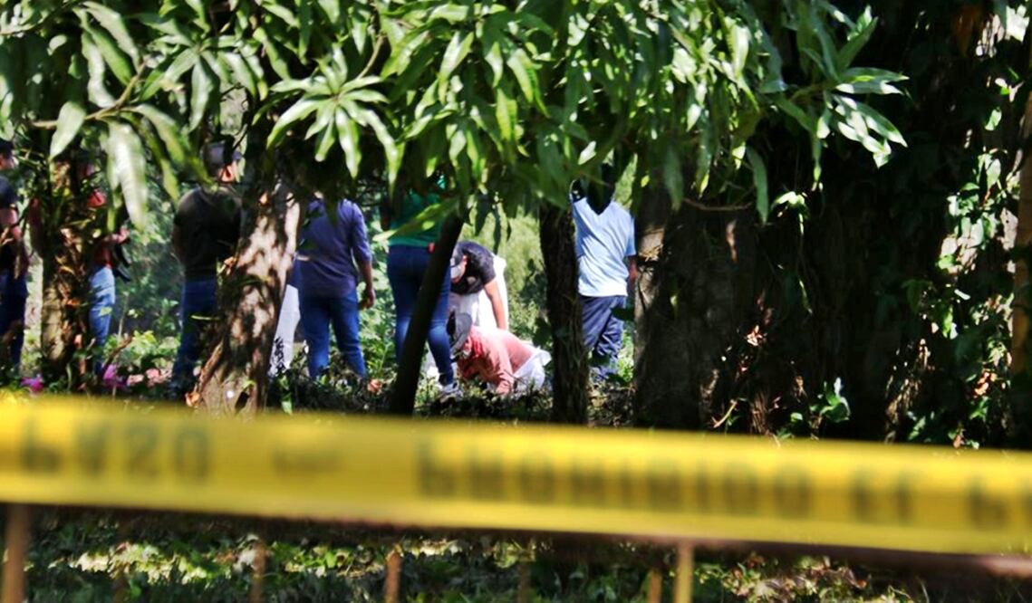 Elementos de la policía municipal aseguraron un rancho llamado El Manantial, en Macuspana, Tabasco, en el que se hallaron fosas clandestinas con restos humanos en su interior, el 26 de marzo de 2025. Foto: Luma López/EL UNIVERSAL