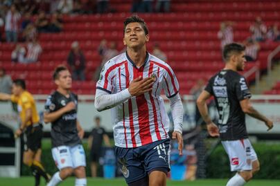 Chivas derrota al Necaxa en el estadio Akron