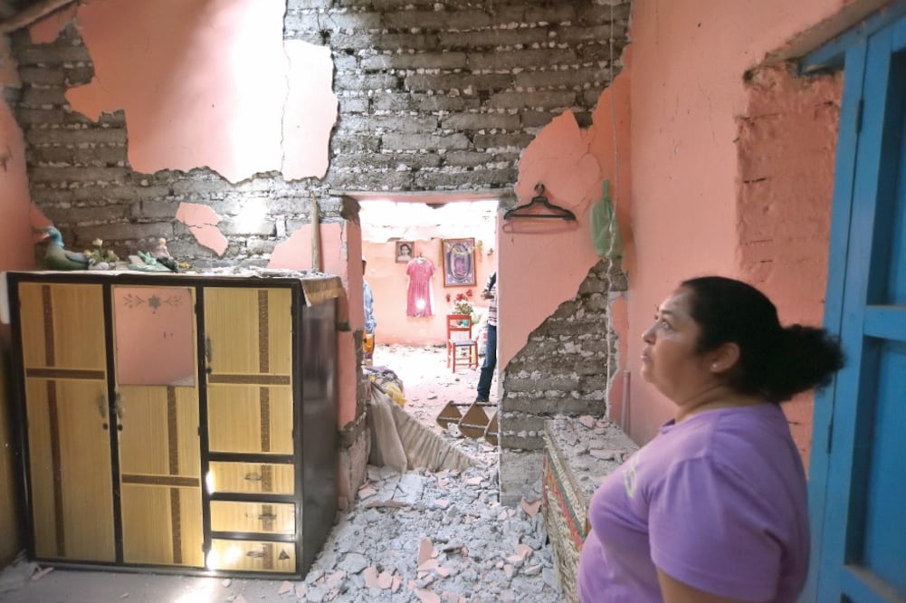 En Huitzuco el sismo de 7.1 grados dejó cerca de 300 viviendas siniestradas, de ellas 177 se encuentran en la cabecera municipal (SALVADOR CISNEROS. EL UNIVERSAL)