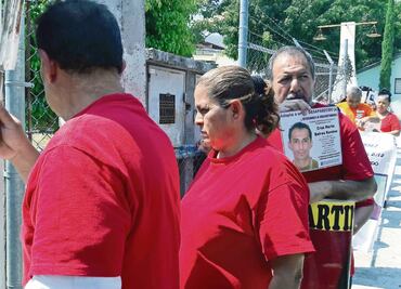 Familiares buscan en Semefo y Cereso de Guerrero a desaparecidos