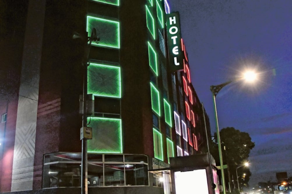 El cuerpo fue encontrado en una habitación del Hotel Gracia, ubicado en la Calzada de Tlalpan. (FRANCISCO RODRÍGUEZ. EL UNIVERSAL)