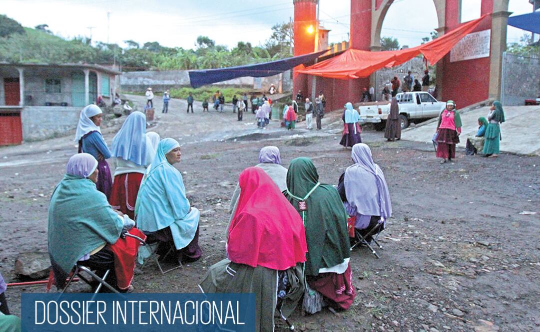 Habitantes de la Nueva Jerusalén, en Turicato, Michoacán, en 2012. En la comunidad, cuyo acceso fue restringido, se prohibió usar computadoras, tener relaciones sexuales fuera del matrimonio, entre otras medidas. ARCHIVO EL UNIVERSAL