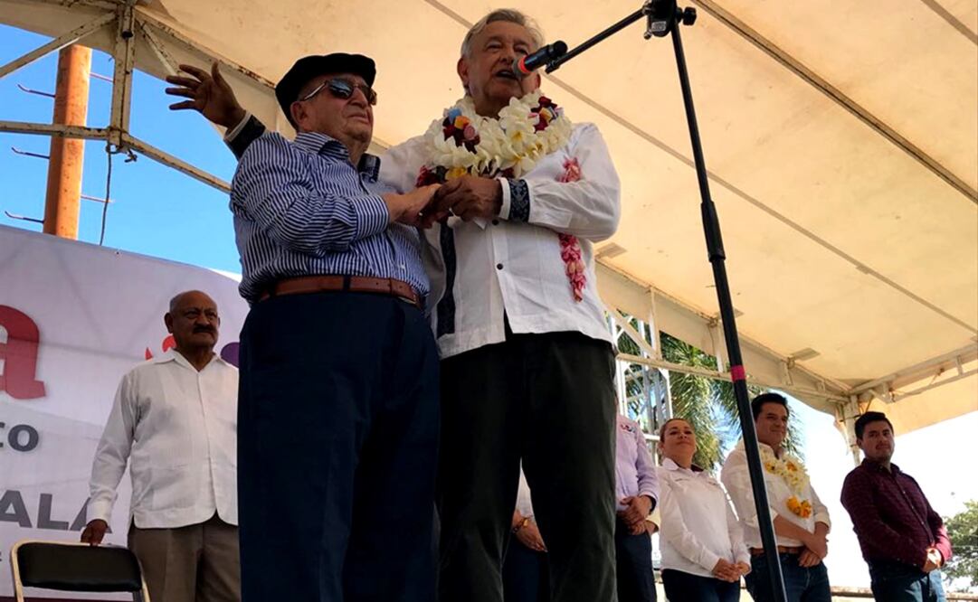 Fernando Coello y Andrés Manuel López Obrador, durante la campaña presidencial. Foto: Archivo/El Universal