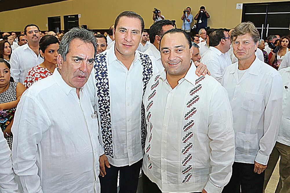 El gobernador de Quintana Roo, Roberto Borge, fue acompañado en su informe por el mandatario poblano Rafael Moreno Valle (ESPECIAL)