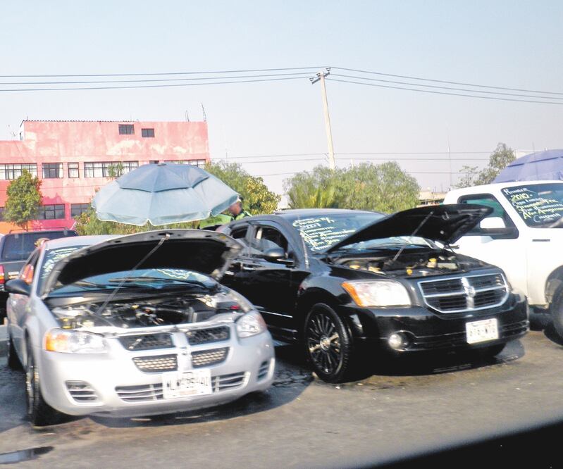 Las bandas contactan a personas que desean comprar o vender autos a través de internet. Foto: ARCHIVO EL UNIVERSAL