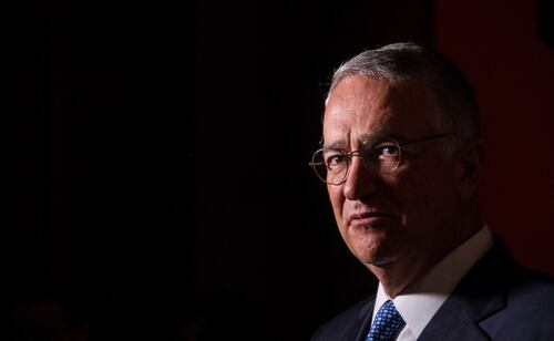 Fiscalía de EU acusa a hombre de fraude por 450 mdd en perjuicio de Ricardo Salinas Pliego; creó empresa ficticia y vendió acciones