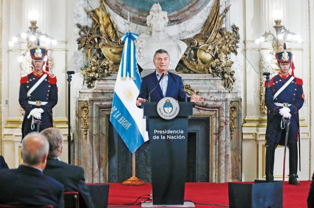 El presidente de Argentina, Mauricio Macri, presentó ayer sus reformas durante un acto de gobierno, en Buenos Aires, Argentina (DAVID FERNÁNDEZ. EFE)