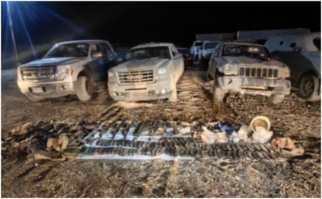 Este 12 de noviembre fueron asegurados arsenal y vehículos en Caborca y Cajeme, Sonora (12/11/2024). Foto: Mesa de Seguridad Sonora