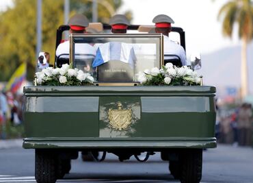 Trasladan cenizas de Fidel Castro a Santa Ifigenia