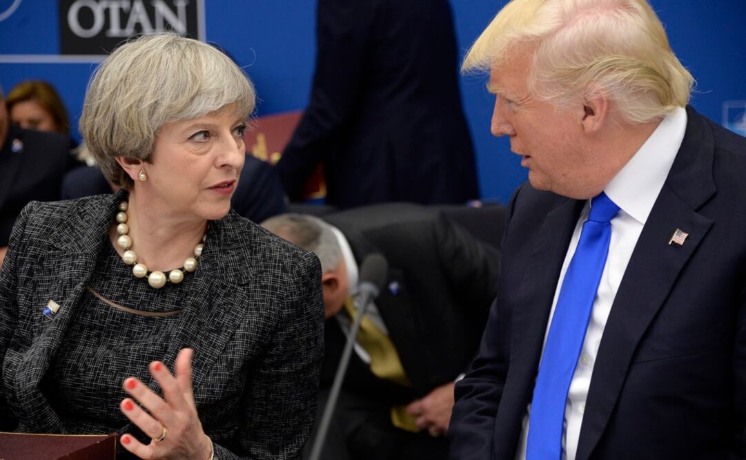 La primera ministra británica Theresa May, y el presidente de Estados Unidos, Donald Trump, durante la cumbre de la OTAN en Bruselas (Foto: AP)