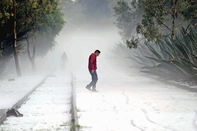 Sufre el Valle de México por lluvias y granizo