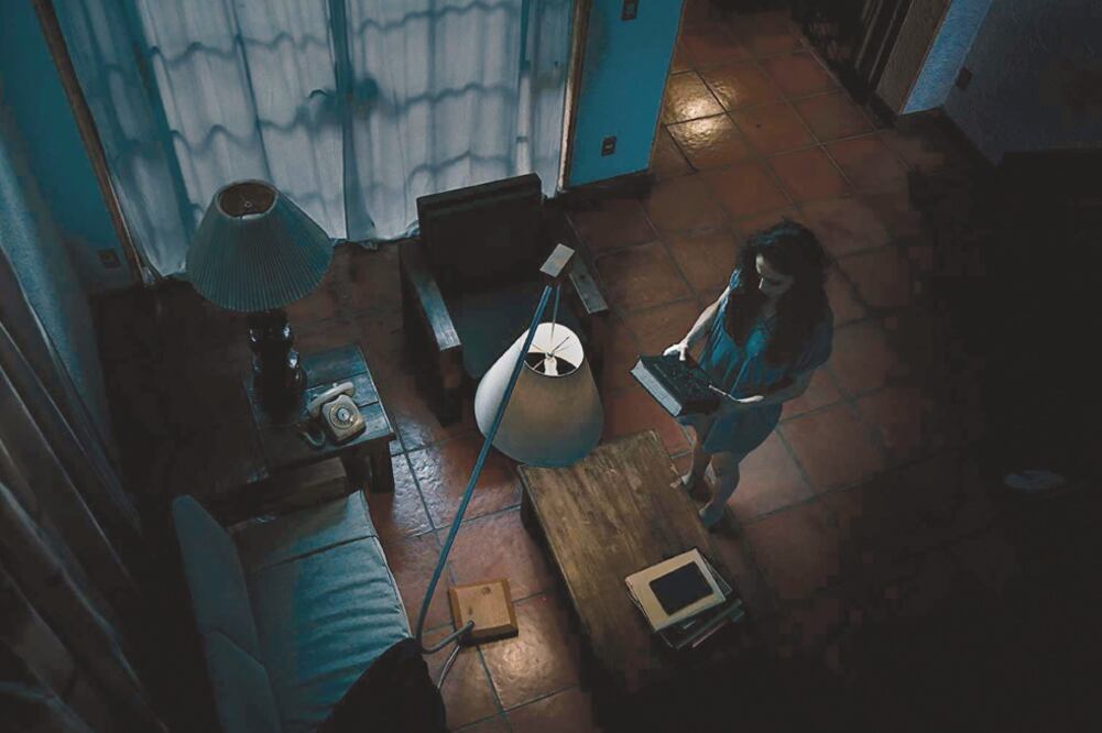 Un extraño libro será el portal a dimensiones oscuras. (Víctor Osuna)