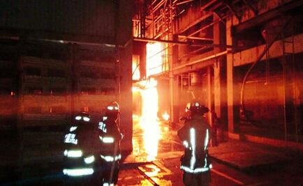 En menos de una hora, controlan incendio en empresa de autopista México-Querétaro