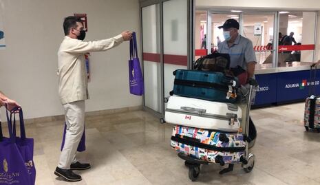 Retrocede turismo aéreo a México en julio, es su primera baja en nueve meses