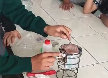 Niño de primaria hace carnita asada en su escuela y se hace viral