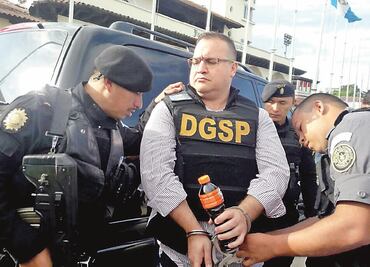 Le quitan 2 órdenes de aprehensión