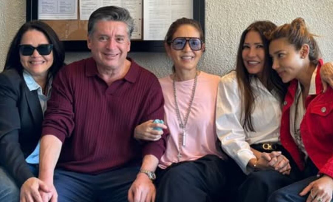 Yolanda Andrade, quien aparece en el centro de la foto, está en Estados Unidos atendiendo sus problemas de salud. Foto: Instagram marilemx