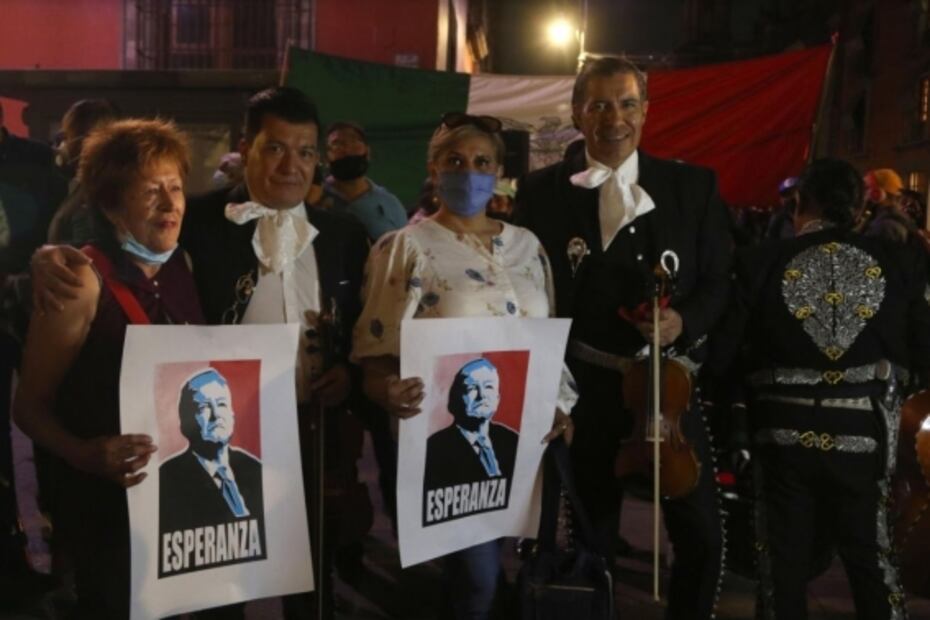 Inundaciones, baile callejero y compras navideñas, entre las fotos de la semana