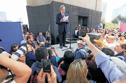 Hace Cárdenas guardia de honor por expropiación
