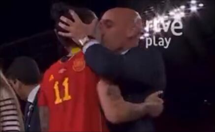 Luis Rubiales es acusado por agresión sexual y coacciones por la Fiscalía Española tras beso a Jenni Hermoso