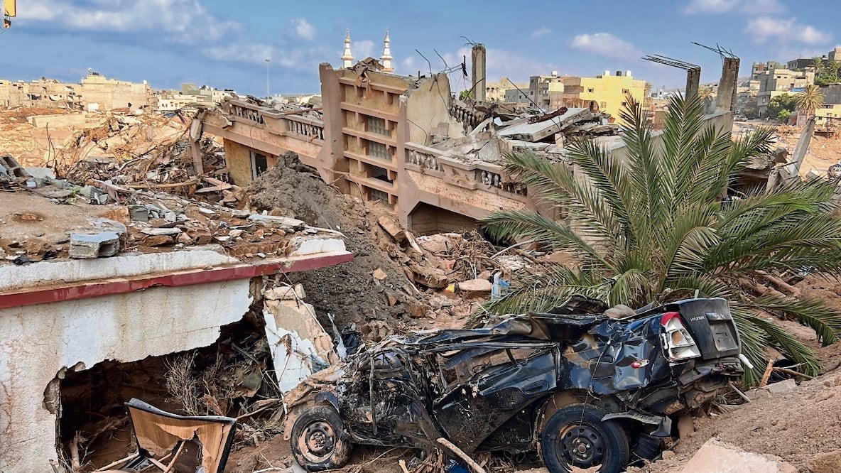 Equipos de rescate continúan con los trabajos en Derna, al este de Libia. Foto: EFE