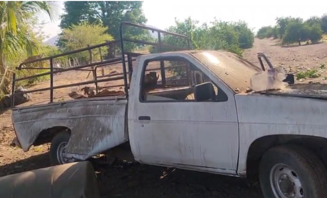 La camioneta avanzaba por una huerta de limón en Angostura cuando el artefacto explisivo detonó. Foto: captura de pantalla