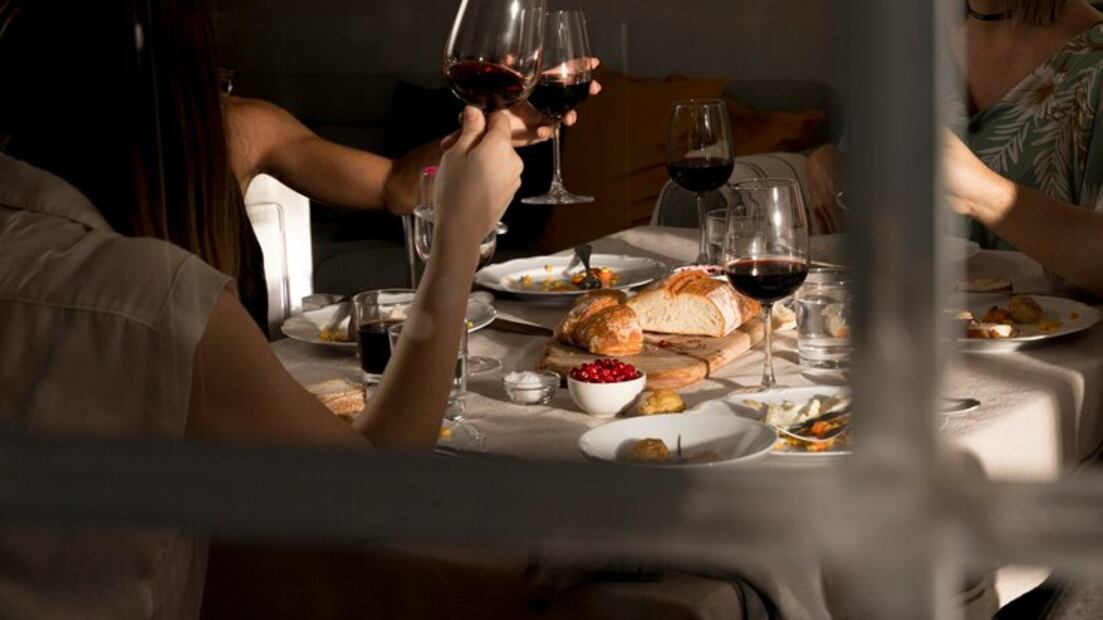 Advertencia sobre cenar tarde. Fuente: Freepik