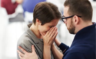 Primeros Auxilios Psicológicos: ¿qué son y cómo brindarlos en una emergencia?; checa la guía rápida aquí