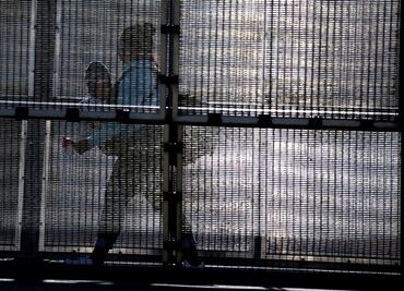 Trump amenaza con cerrar la frontera y defiende uso de gases en disturbios