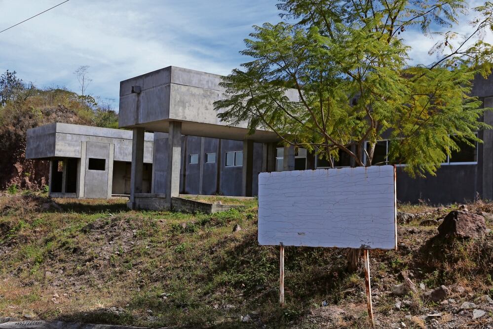 Hace cuatro años el presidente López Obrador prometió terminar el centro de salud, hasta el momento esa promesa no se ha cumplido. Foto: DIEGO PRADO