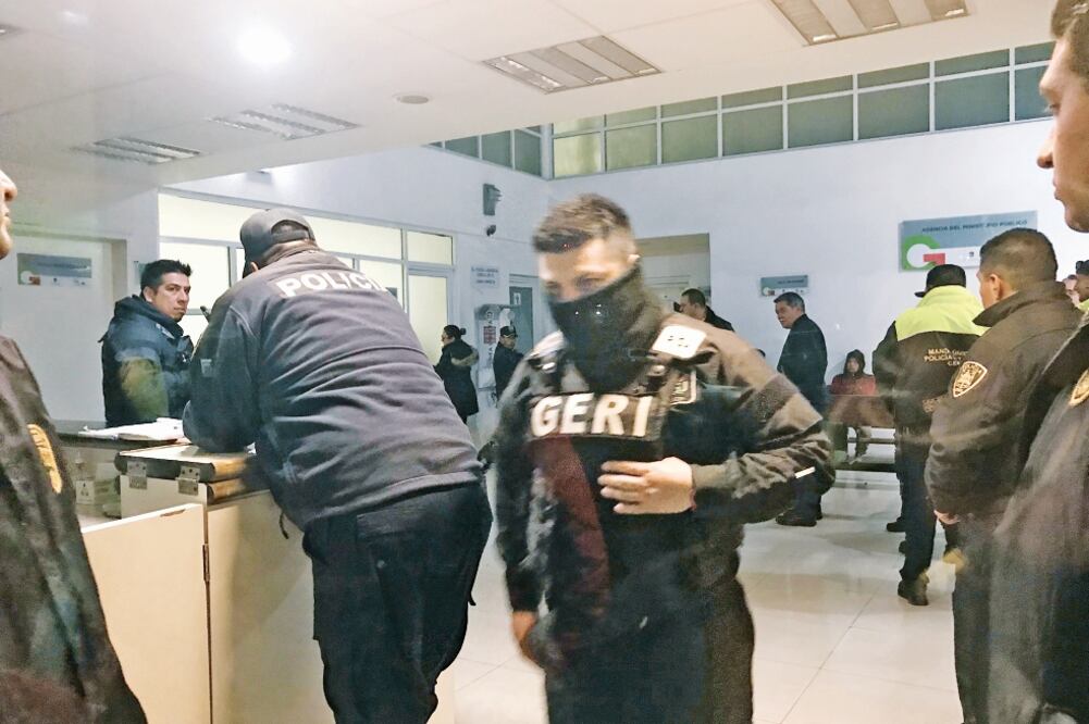 Familiares del estudiante dudan que éste haya llegado por su propia cuenta a Tlalnepantla, debido al estado en que se encuentra (REBECA JIMÉNEZ. EL UNIVERSAL)