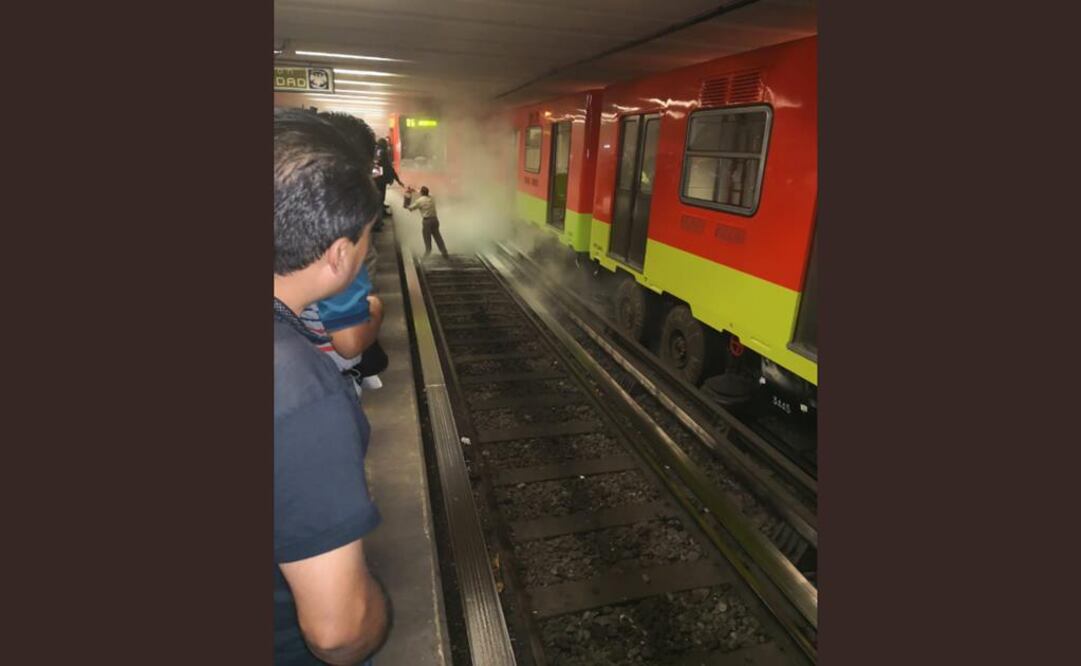 Diversas personas se quejaron por el retraso en sus trayectos. Foto: Especial