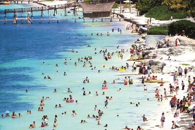 Prohibidas, casas de campaña en playas de Acapulco