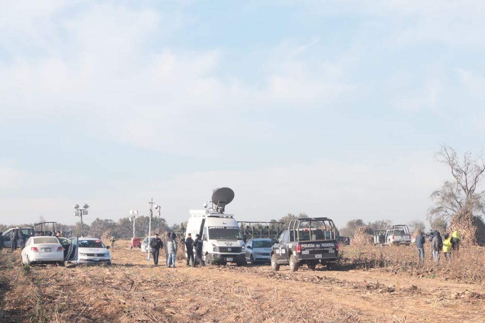 Continúan las labores de investigación en la zona de Santa María Coronango donde se desplomó la aeronave donde viajaba la gobernadora Martha Érika y su esposo el senador Rafael Moreno Valle. Omar Contreras / EL UNIVERSAL