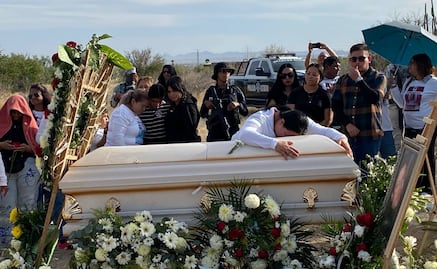 "Puedo decir que cumplí" Ceci Flores da el último adiós a su hijo Marco Antonio; es sepultado en el Panteón Municipal de Hermosillo