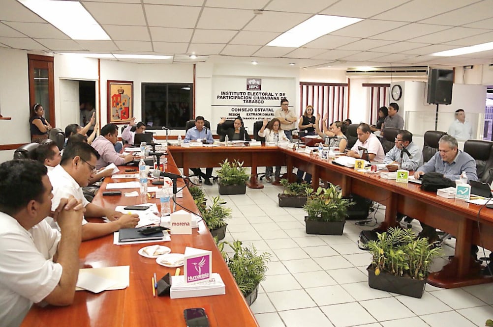 En sesión extraordinaria, los consejeros electorales también aprobaron los topes para las precampañas, que serán de 202 mil pesos y para la campaña, que será de 2 millones 21 mil pesos (LUMA LÓPEZ. EL UNIVERSAL)