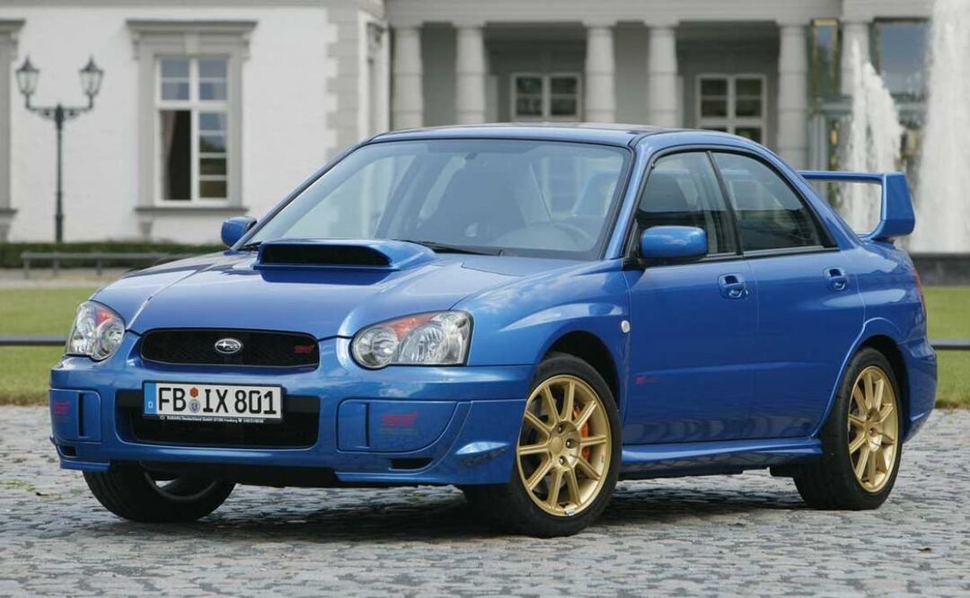 Un Subaru que usa un Game Boy como cuadro de instrumentos