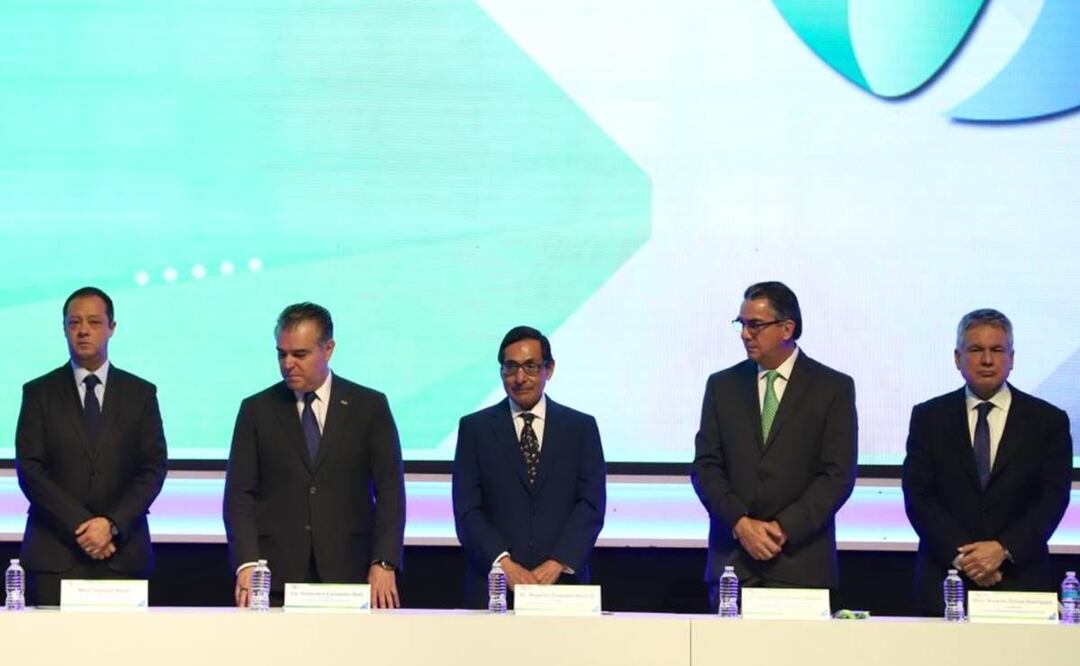 El secretario de Hacienda y Crédito Público, Rogelio Ramírez de la O, participó en la 32 Convención de Aseguradores AMIS. Foto: @AMIS_mx