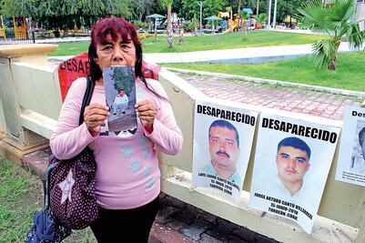 Después de ocho años, grita el nombre de su hijo