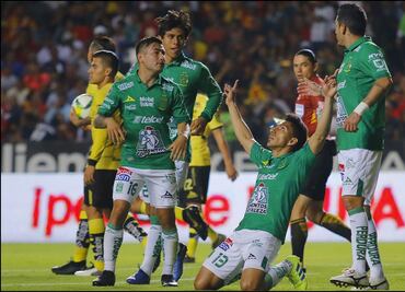 Doblete de Ángel Mena y el León se impone a Monarcas