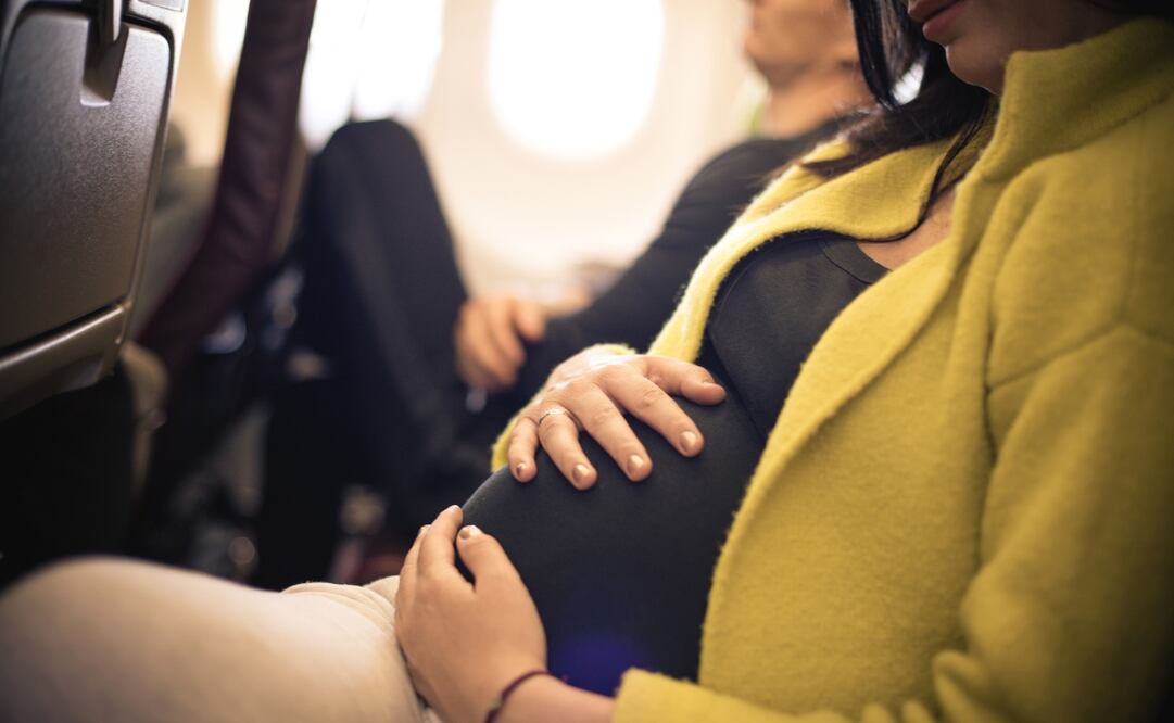 Hace tan solo unas semanas se registró el nacimiento de un bebé en el avión de una aerolínea egipcia. Foto: iStock