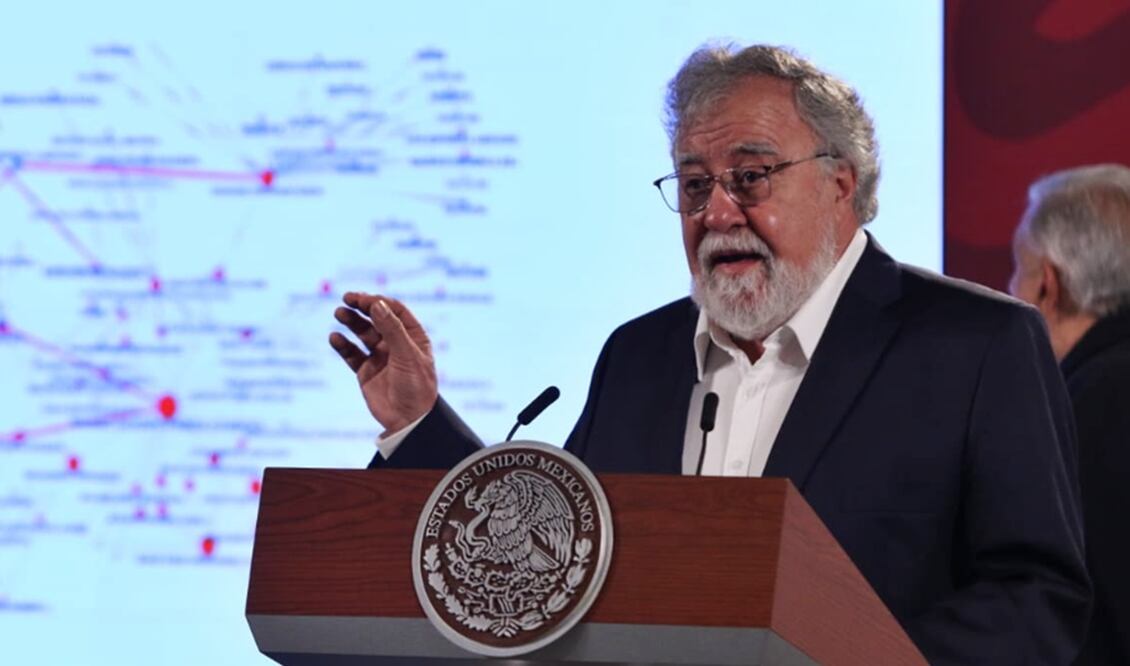 Alejandro Encinas dio a conocer las diferencias sustantivas entre la “verdad histórica”, construida por el extitular de la entonces PGR, Jesús Murillo Karam, y el nuevo informe de lo sucedido hace casi ocho años en Iguala. Foto: Carlos Mejía