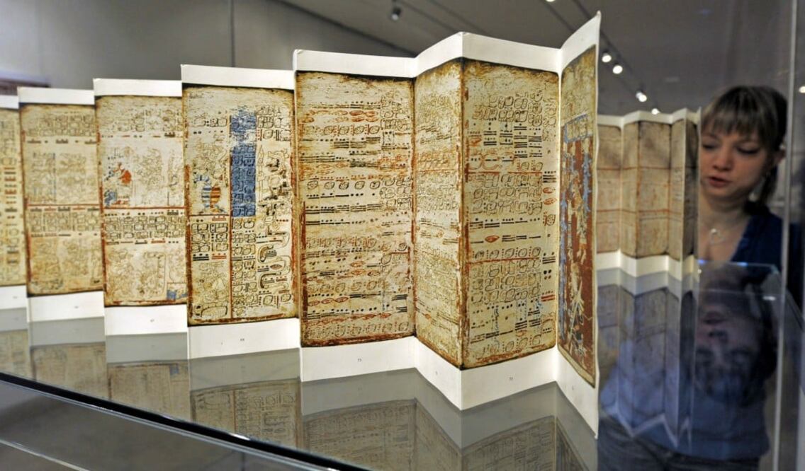 El Códice de Dresde se exhibe en la Biblioteca del Estado de Sajonia, en la ciudad de Dresde, Alemania. (Foto: Archivo El Universal)