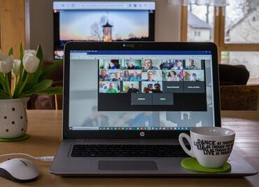 Cómo escaparte de una reunión en zoom sin ser descubierto