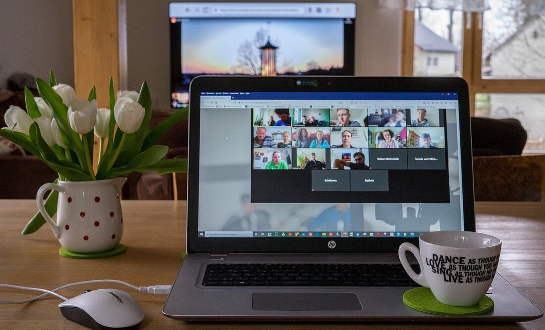 La aplicación permite cambiar la imagen de fondo, configurar el audio y compartir con otros tu pantalla / Foto: Pixabay.