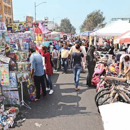 Los juguetes le cierran el paso a los autos en CDMX
