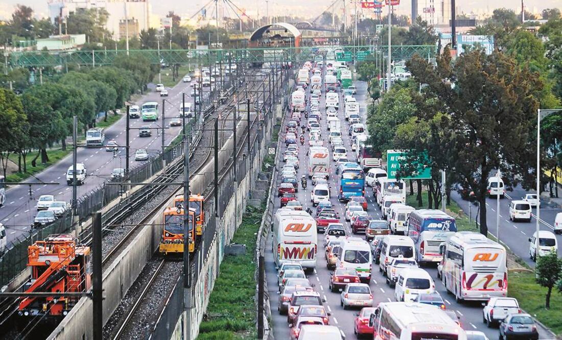Ante las quejas de los usuarios por las afectaciones de la obra, Miguel Ángel Mancera dijo que se buscarán mecanismos para aminorar el impacto negativo en sus traslados, como mejorar el servicio exprés