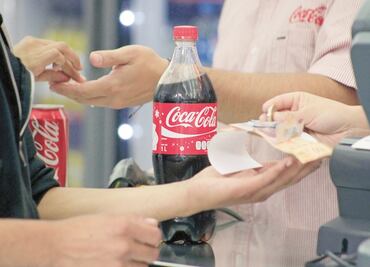 Venta de refrescos de Coca Cola FEMSA caen durante confinamiento en México