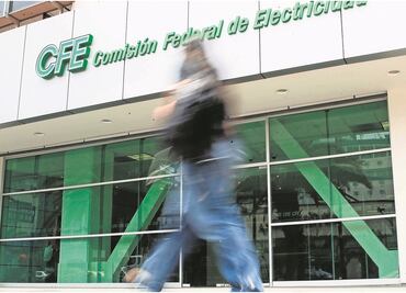 Fitch también baja calificaciones a CFE