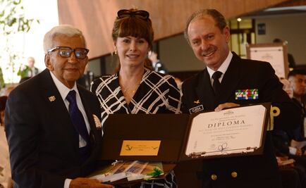 Premian a ganadores de concurso "Memorias de el Viejo y la Mar"